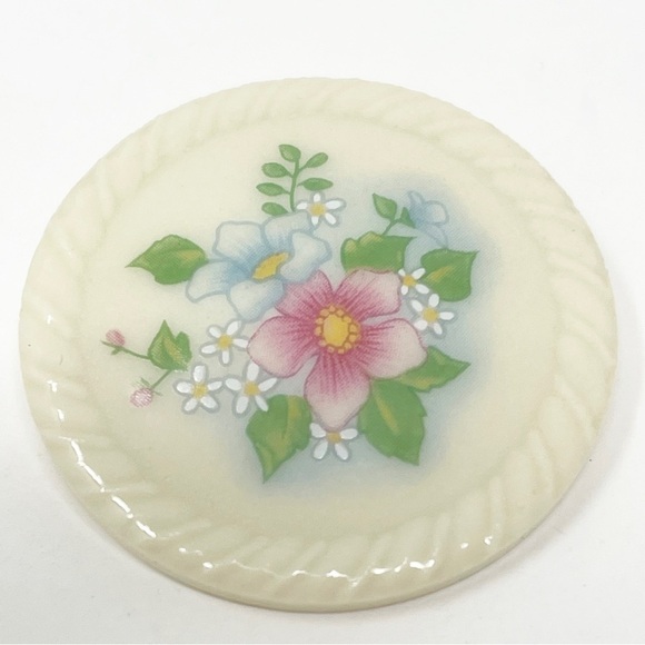 Vintage Avon Round Floral Brooch Pin Ceramic/Porcelain - Picture 3 of 5